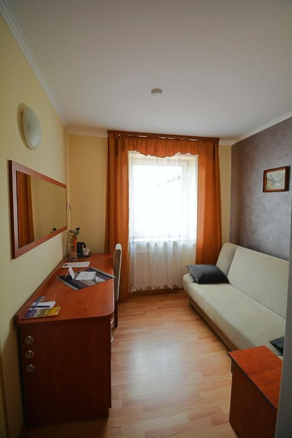 Отель Hotel Awis Кутно