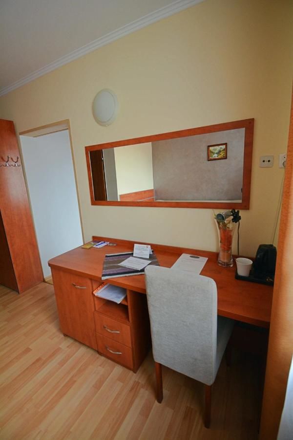 Отель Hotel Awis Кутно