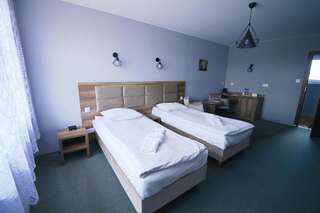 Отель Hotel Awis Кутно Двухместный номер Делюкс с 1 кроватью (для 1 взрослого и 2 детей)-3