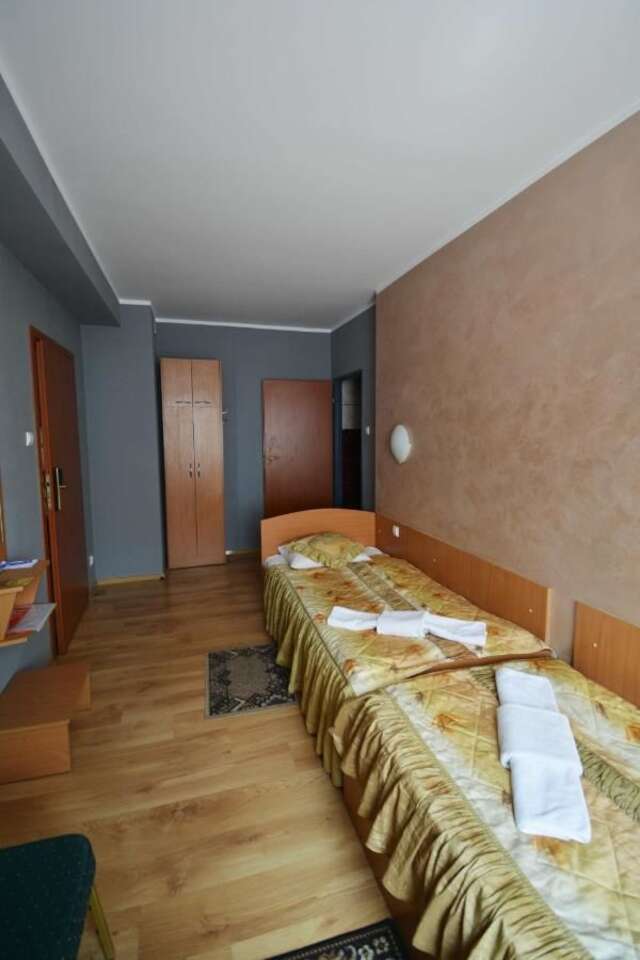 Отель Hotel Awis Кутно-8